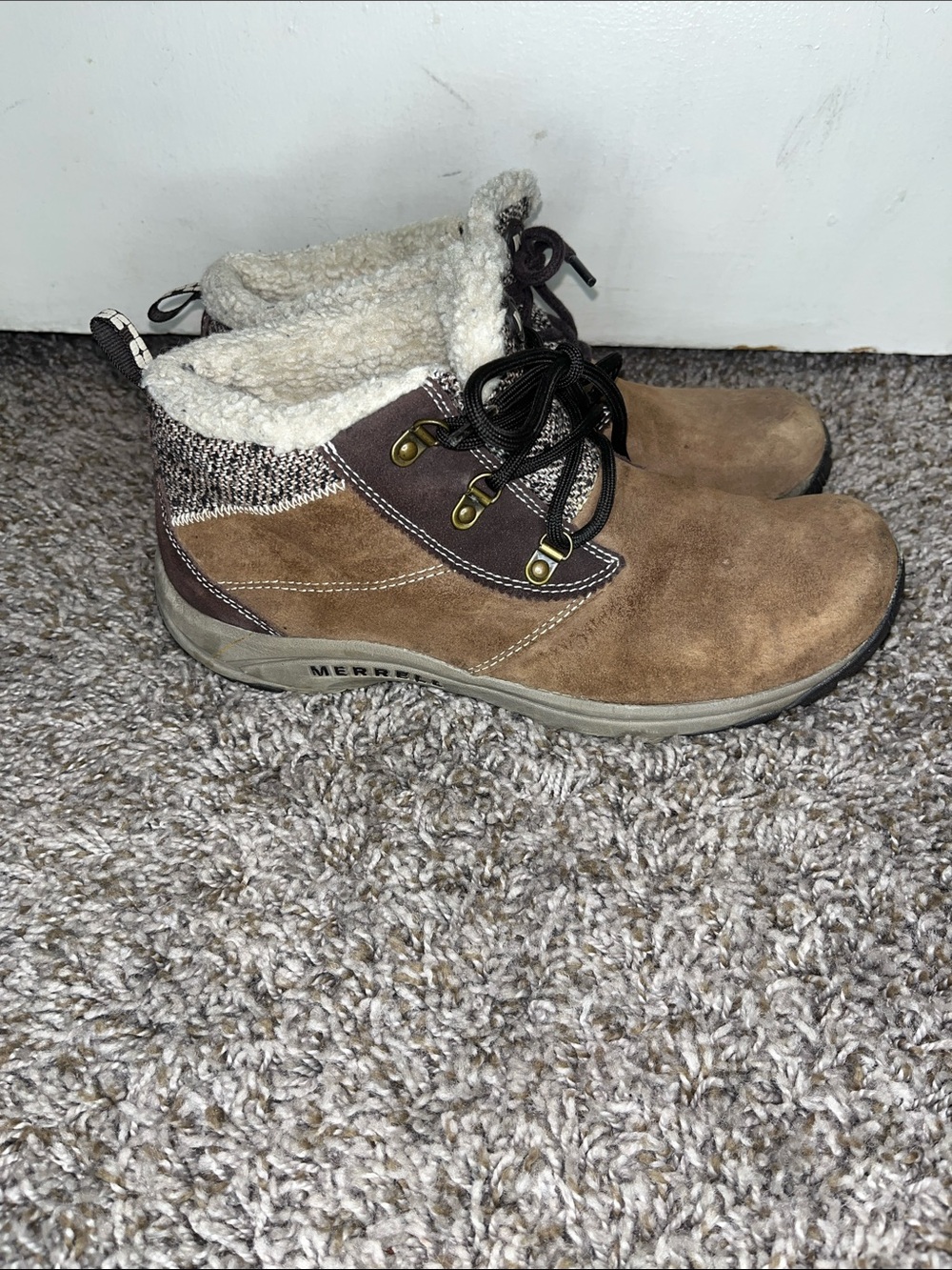 Merrell Women’s Tan/Brown Suede Lace-Up Winter Boots